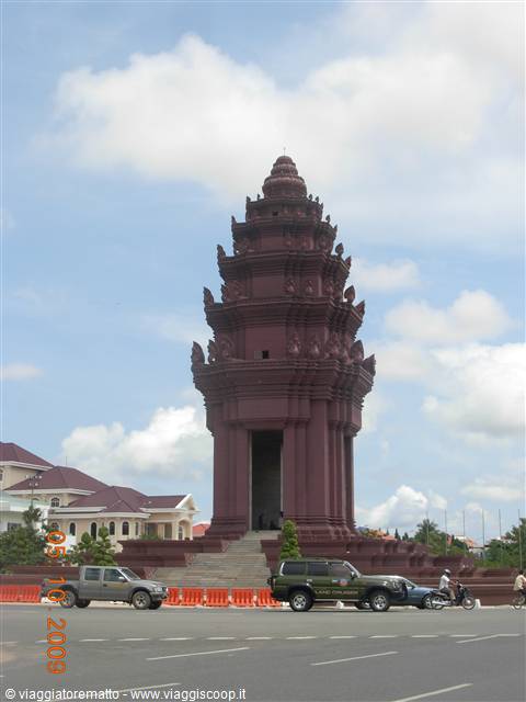 Phnom Penh - monumento indipendenza