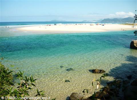 praia do Embaù