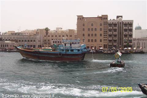 DHOW IN NAVIGAZIONE SUL CREEK