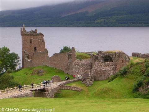 ROVINE URQUHART CASTLE SUL LOCH NESS