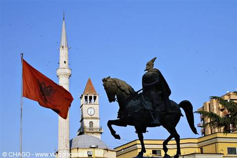TIRANA - MONUMENTO A SKANDERBERG
