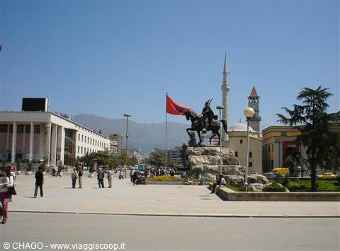 TIRANA - PIAZZA SKANDENBERG