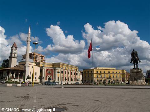 TIRANA - LA MOSCHEA