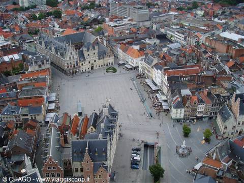 Malines, vista della pazza dal campanile della cattedrale