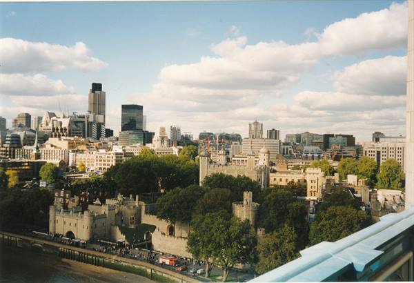 la Torre di Londra vista dal Tower Bridge