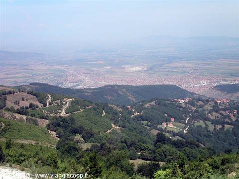 Pristina dalle colline circostanti