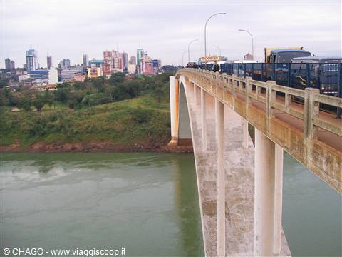 ponte dell Amicizia sul rio Paranà che unisce Brasile e Paraguay
