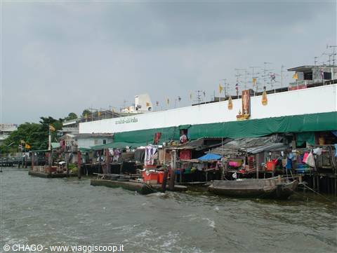 la vita di Bangkok scorre sulle rive del Chao Phraya