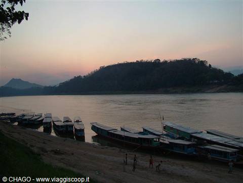 tipici barconi sul Mekong