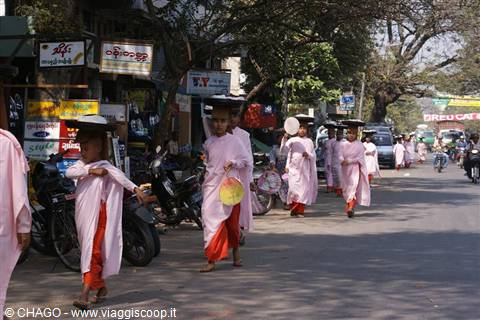 processione a Mandalay
