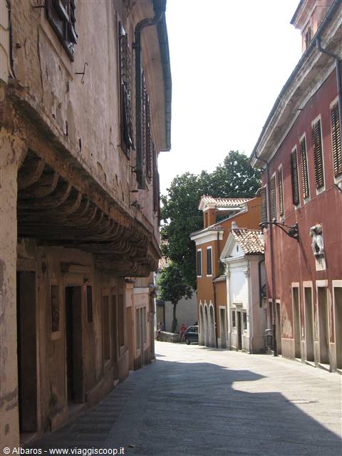 Koper (Capodistria), via che porta dal centro storico al mare