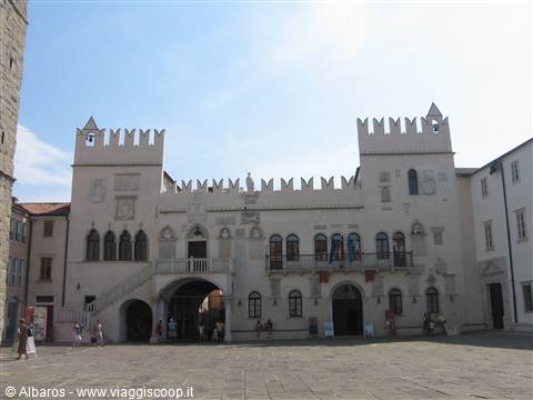 Palazzo Pretoriano a Koper, piazza centrale