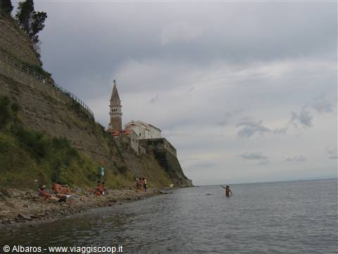 spiaggia naturale con vista del San Giorgio