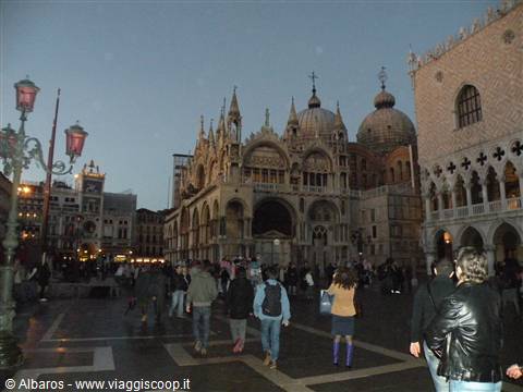 Basilica di San Marco e Orologio dello zodiaco