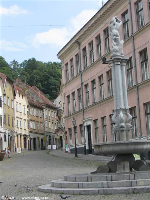 una delle strade per salire al castello