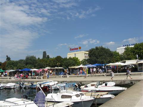 parte del porto con lungomare e casinò