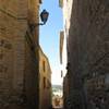 una tipica via della città vecchia di Toledo SPAGNA 