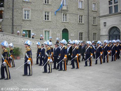 schieramento dei corpi militari sulla piazza della libertà (corpus domini)