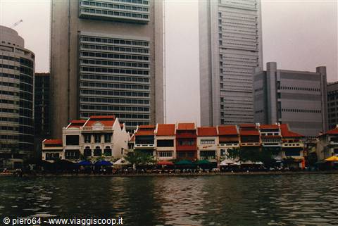 Boat Quay ( zona dei ristoranti da tutto il mondo )