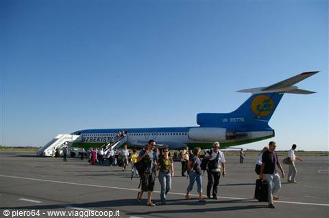 Trasferimento interno con un vecchio aereo russo