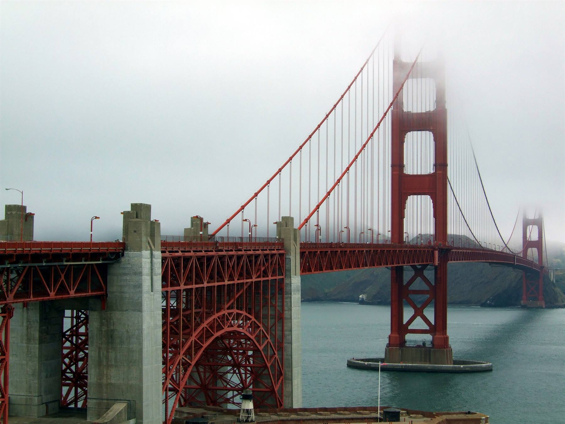 San Francisco, il Golden Gate Bridge e la nebbia