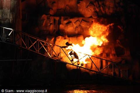 12/12/08 Phuket Stunt Show Uomo torcia