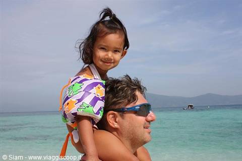 14/12/08 Coral Island, camminata con figlia in spalla.