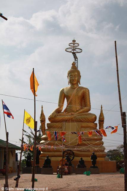 15/12/08 Grande Budda sulla Collina di Chalong a Phuket, statua sulla piana affianco al grande budda