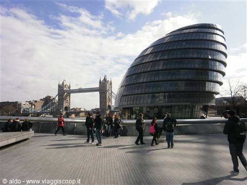 The egg e tower bridge