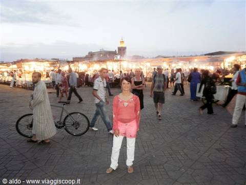 Piazza Jemaa el Fna la sera