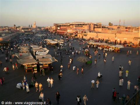 Piazza Jemaa el Fna al tramonto