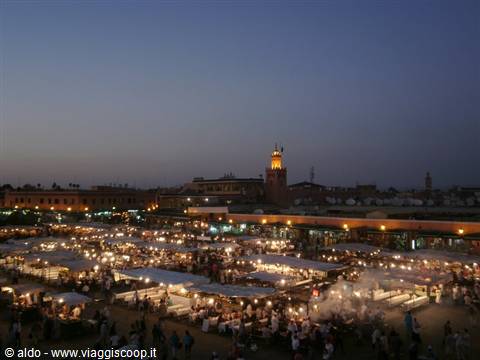 Piazza Jemaa el Fna alla sera