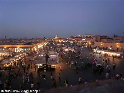 Piazza Jemaa el Fna la sera