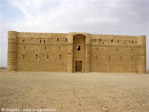 castelli del deserto QASR AL KHARANA