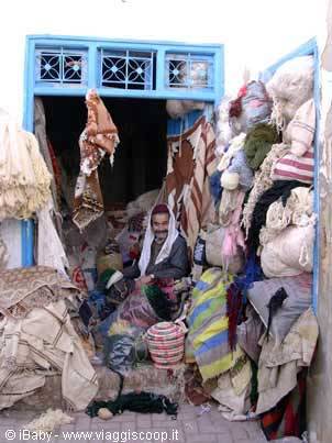 Personaggio al bazar di Kairouan