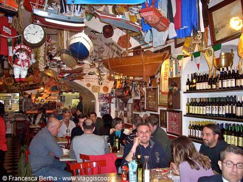 Si mangia e si beve in allegria presso l'Osteria Bacco di Savona