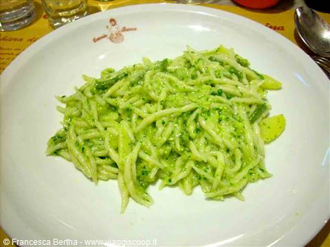 Le trofie al pesto con patate e fagiolini dell'Osteria Bacco