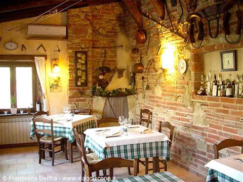 La caratteristica sala della Trattoria La Serignola