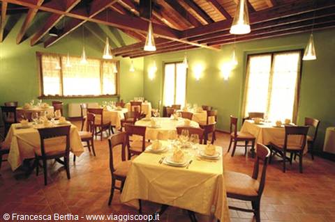 Nelle sale della Trattoria Quaglini di Borgo Priolo