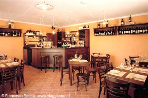 Nelle sale della Trattoria Quaglini di Borgo Priolo