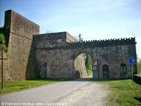 Passeggiata lungo le antiche mura