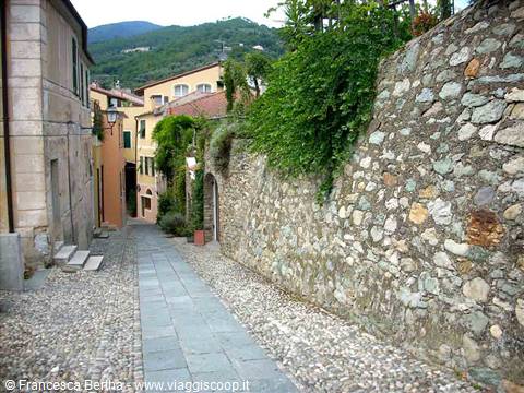 Una strada del centro storico