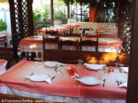 Nel dehor della Trattoria Piemontese