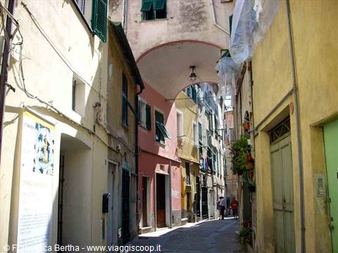 Nei caruggi di Albissola Marina