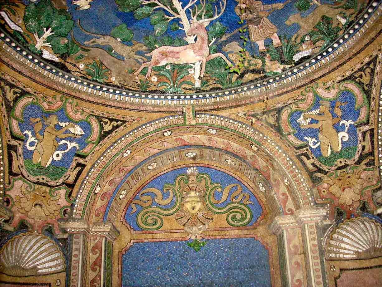 All'interno del Ninfeo