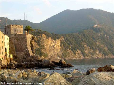 Veduta del golfo con il Castello della Dragonara