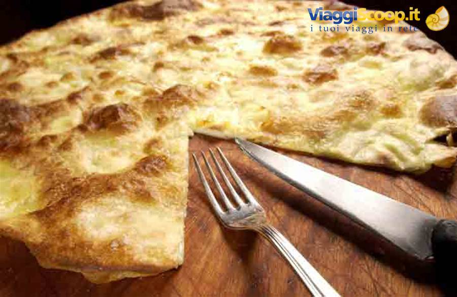La mitica focaccia col formaggio di Recco