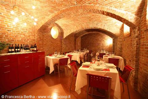 Nella suggestiva sala della Locanda Cortiletto d'Alba