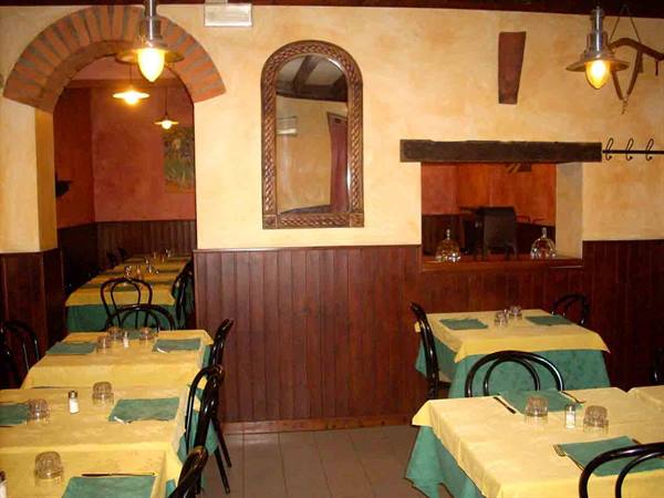 Nelle sale della Trattoria Bell'Italia di Abbiategrasso
