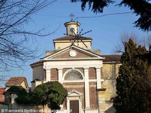 La chiesa all'interno della Villa Greppi- Gonzaga